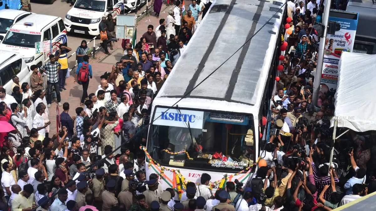'പദ്ധതി ഉദ്ഘാടനം ചെയ്താൽ മാത്രം പോര, മറ്റ് ചില കാര്യങ്ങൾ കൂടി ചെയ്യാനുണ്ട്'; പ്രിയദർശിനിയെക്കുറിച്ച് യാത്രക്കാർക്ക് പറയാനുണ്ട് ചിലത്