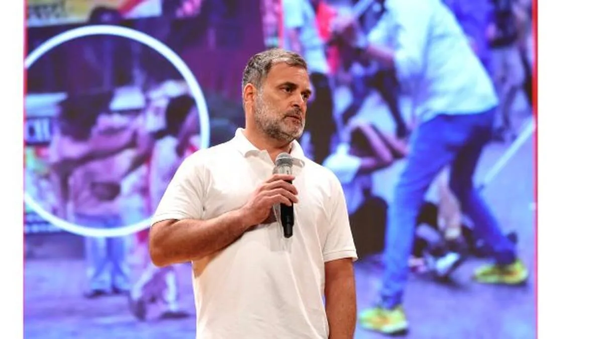 'അമിത് ഷാ രാജി വയ്ക്കണം,​ രാഹുൽ മാപ്പ് പറയണം' പെല്ലറ്റ് ഗണ്ണിൽ വാക്പോര്
