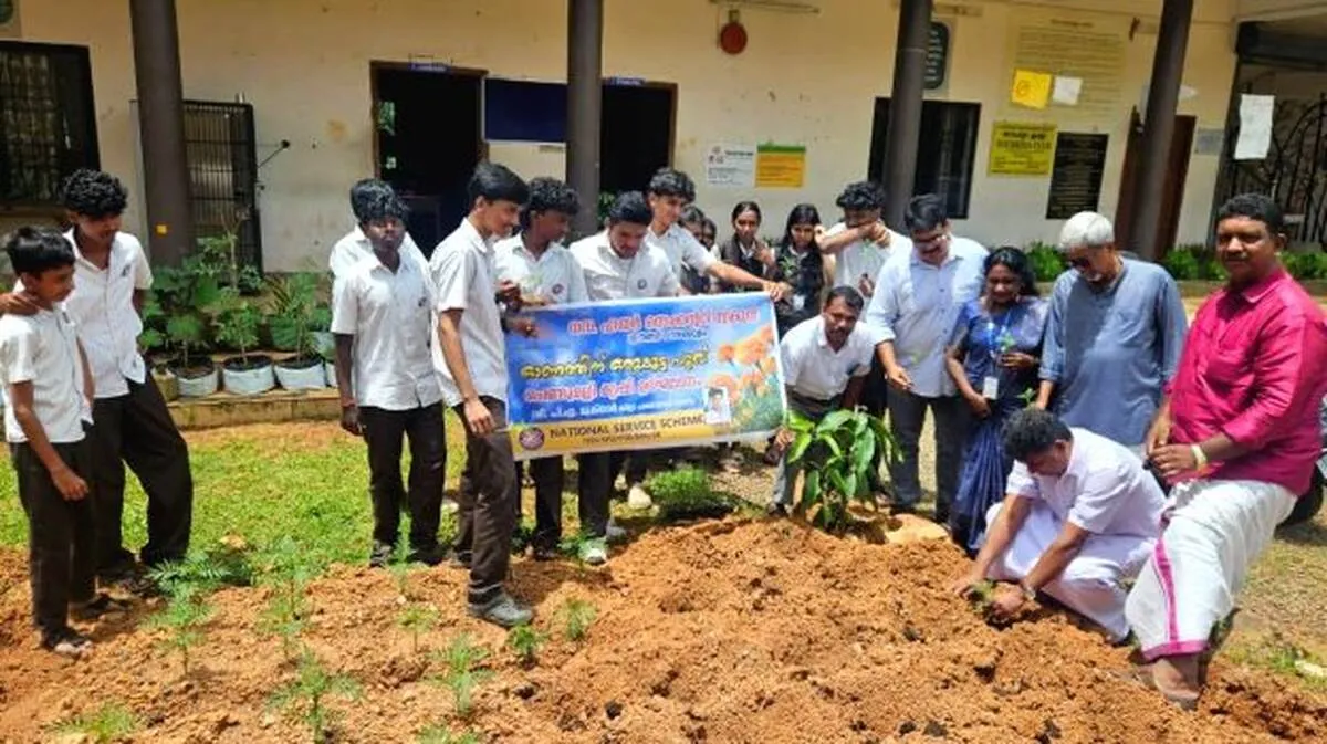 vazhakulam-school