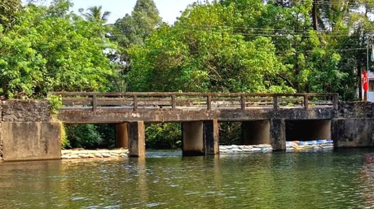 kozhithuruth-old-bridge-