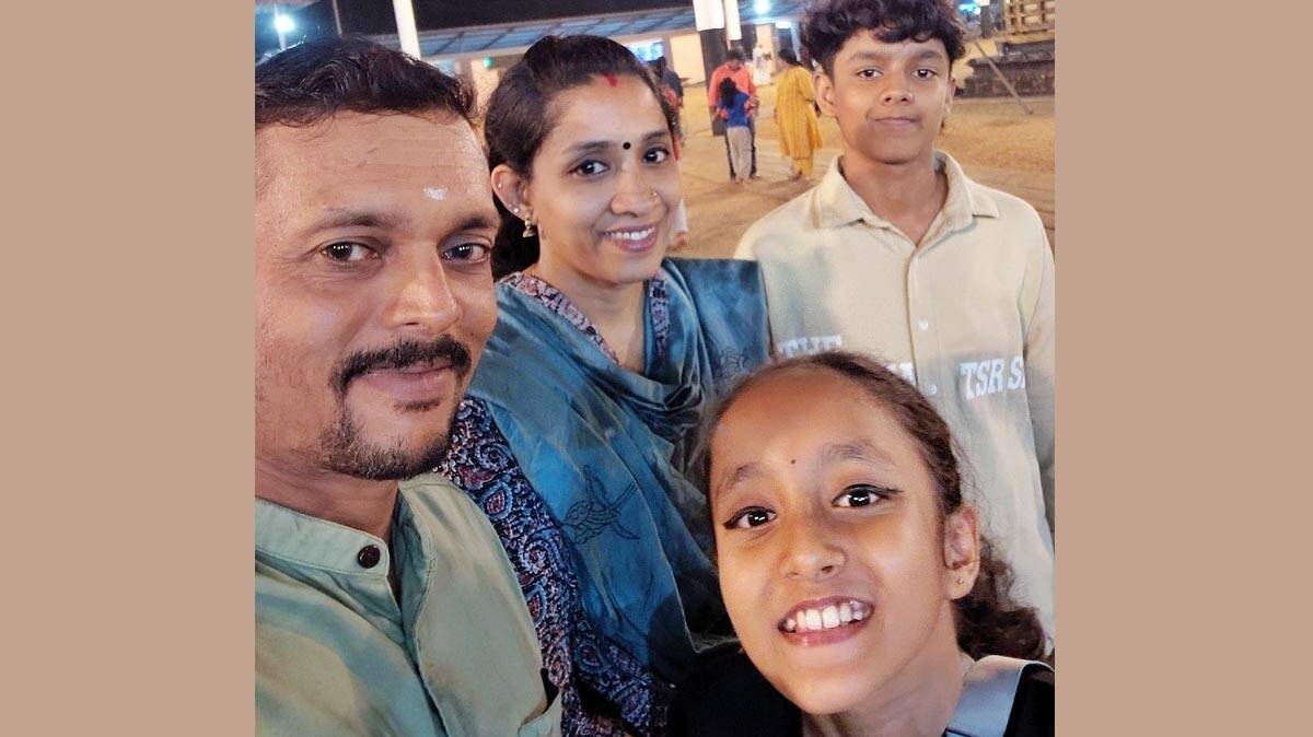 deepu-with-family-