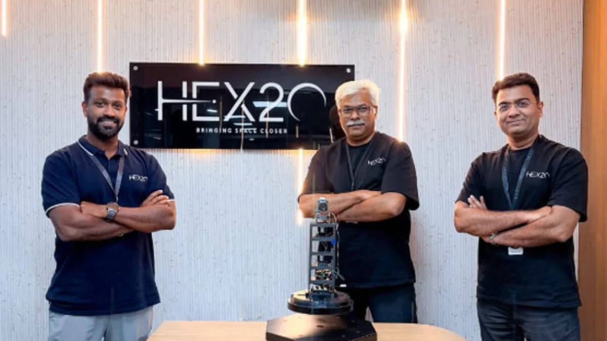 ബഹിരാകാശത്ത്  മുദ്രപതിപ്പിച്ച് മലയാളികൾ;  സ്പേസ്   എക്‌സിനൊപ്പം ചേർന്ന്    ഉപഗ്രഹം  വിക്ഷേപിച്ചു,​  ചരിത്ര   നേട്ടം
