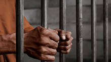 muttom-sub-jail-undertrial-drinks-toilet-cleaner