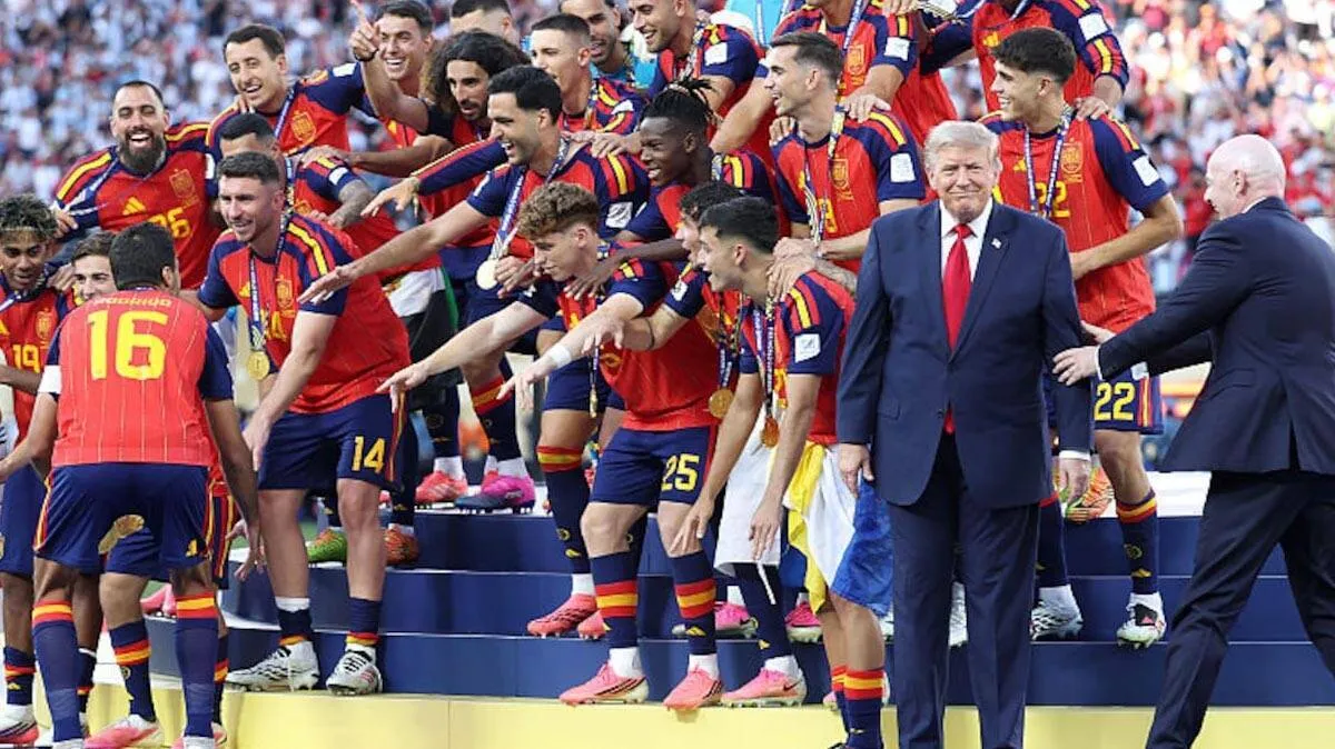trump-trophy-ceremony