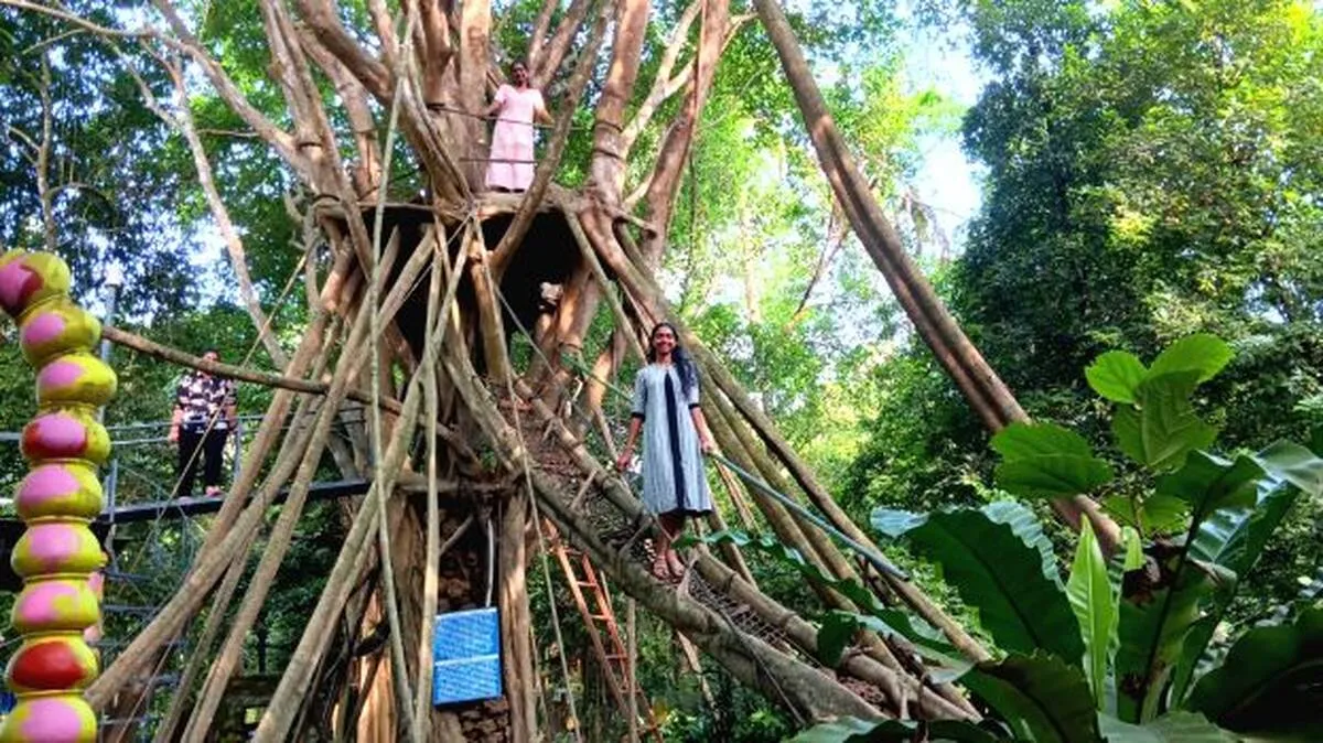കൗതുകം ലേശം കൂടി,  വർക്കീസ്   എക്കോസിസ്റ്റമായി