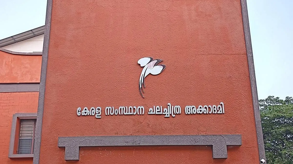 നാഥനില്ലാതെ ചലച്ചിത്ര അക്കാഡമി,
അവാർഡ്, മേളകൾ അവതാളത്തിൽ