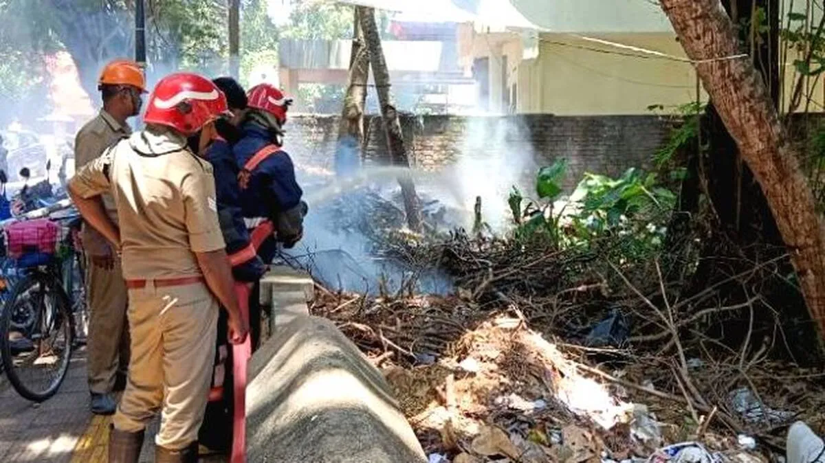 പേട്ട എസ്.എൻ.ഡി.പി ഹാളിന് സമീപം തീപിടിത്തം