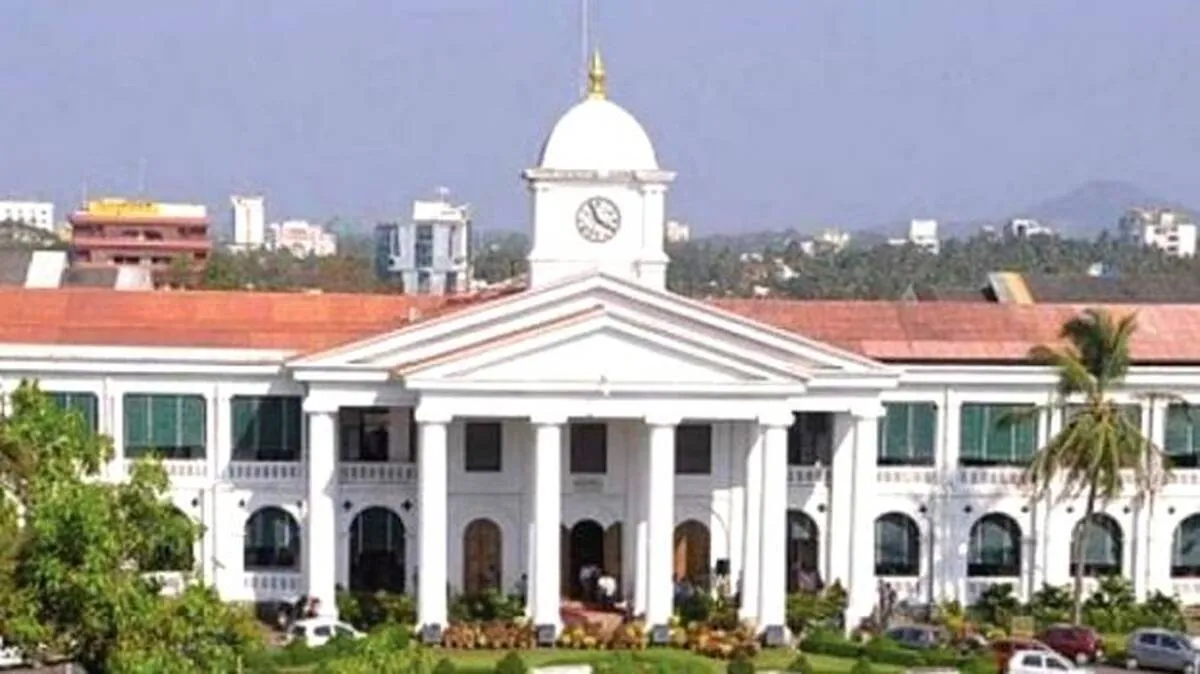 സെക്രട്ടേറിയറ്റിലേക്ക്   മാറ്റിയ കെ.എ.എസുകാർ
പണിയില്ലാതെ വീട്ടിൽ