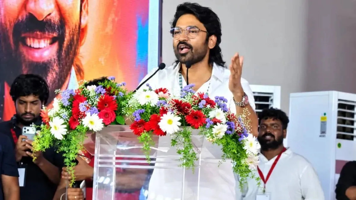 ധനുഷ് രാഷ്ട്രീയത്തിലേക്ക് ?
ആരാധകർ ജനക്ഷേമ പ്രവർത്തനങ്ങളിൽ സജീവമാകണം