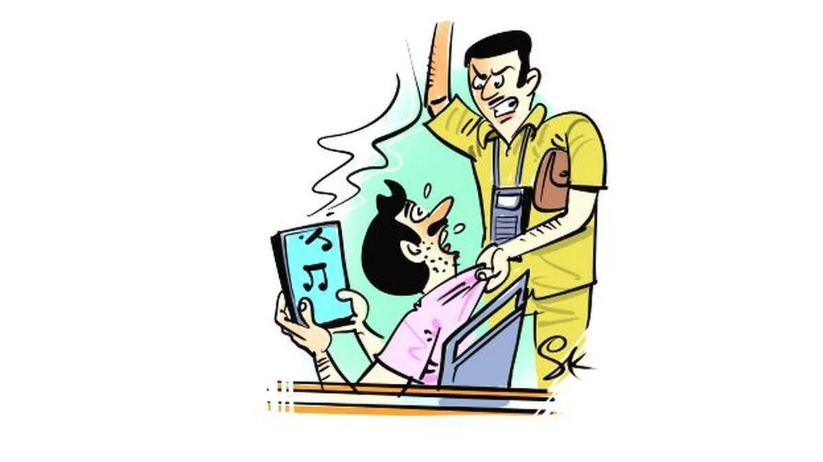 തമിഴ്നാട് ബസിൽ ഉച്ചത്തിൽ പാട്ടിട്ടാൽ ഇറക്കിവിടും