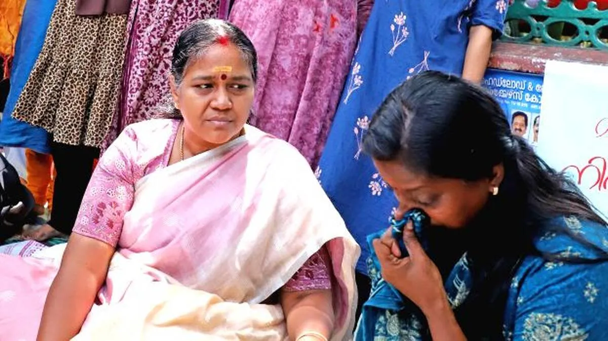 എൽ.പി.എസ്.ടി സമരം: 
ഐക്യദാർഢ്യവുമായി
ശോഭാ സുരേന്ദ്രൻ