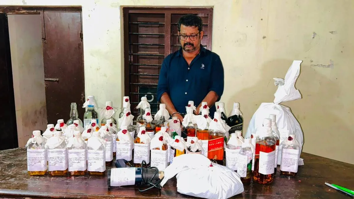 വിലകുറഞ്ഞ മദ്യം മുന്തിയ ഇനമാക്കി വില്പന; പ്രതി പിടിയിൽ