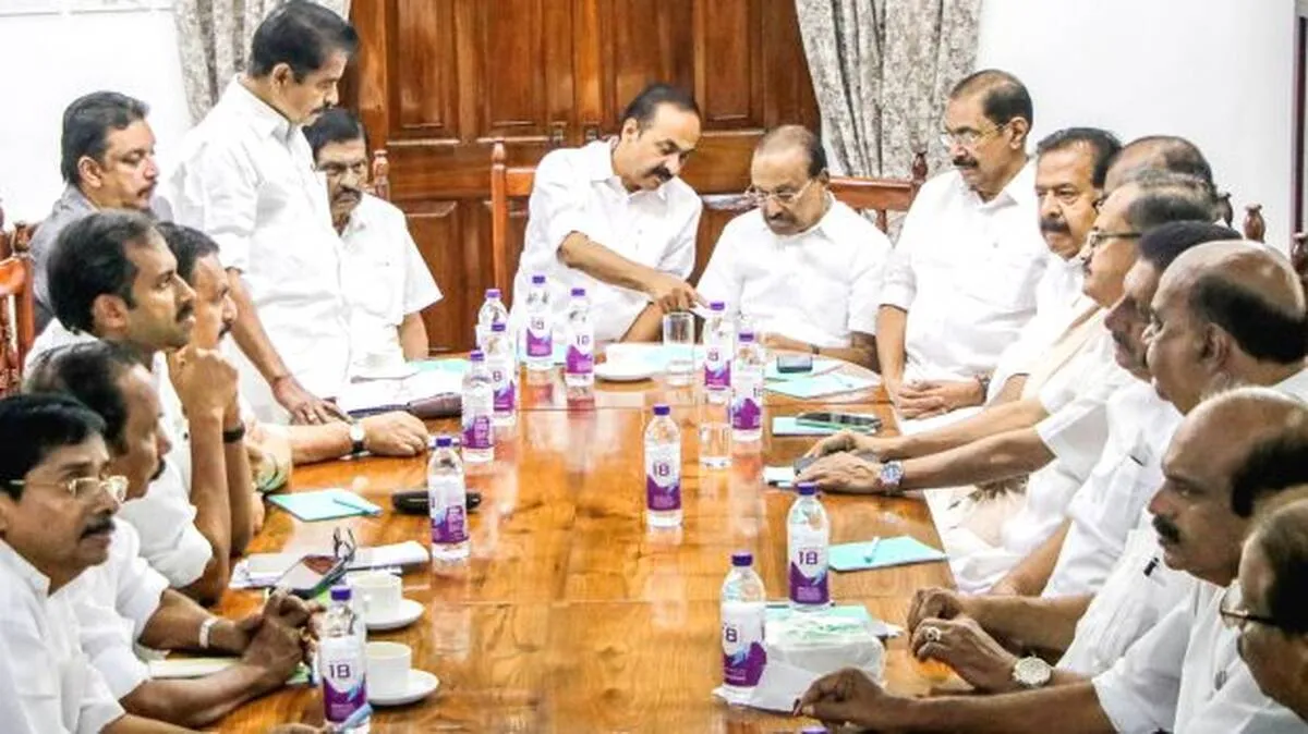 പി.എം ശ്രീ പദ്ധതി   ഫുൾസ്പീഡിൽ   നടപ്പാക്കാൻ യു.ഡി.എഫ് യോഗത്തിൽ ധാരണ