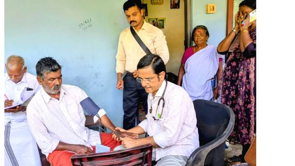 കാരുണ്യത്തിന് പര്യായം
പദ്‌മകുമാർ ഡോക്ടർ