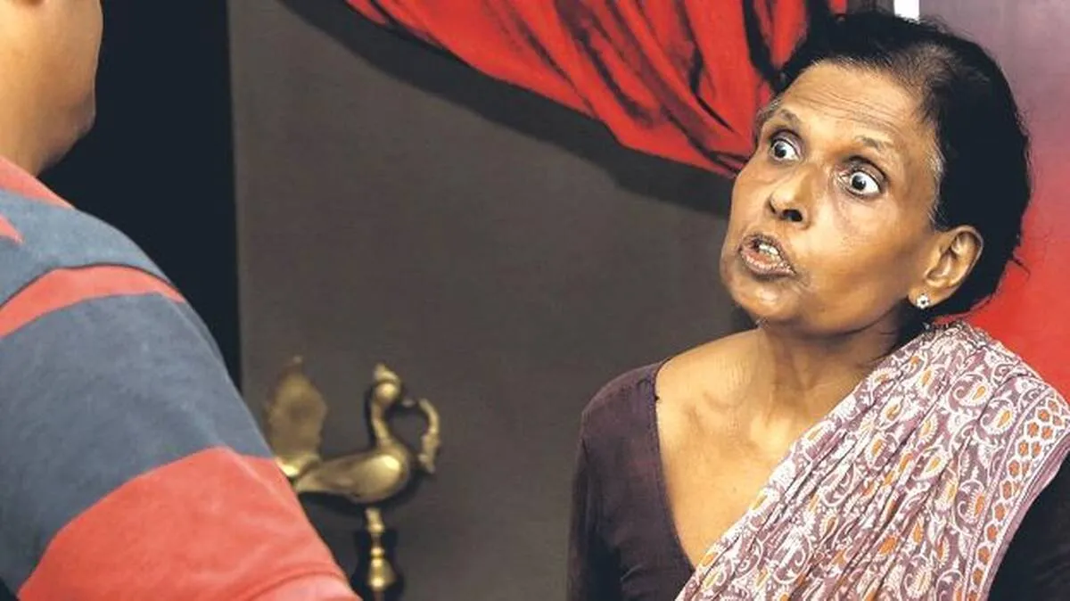 മുളകുപൊടിയെറിഞ്ഞ്   വൃദ്ധദമ്പതികളുടെ   12 പവൻ കവർന്നു,​ 
 അപേക്ഷിച്ചപ്പോൾ താലി തിരികെ നൽകി​