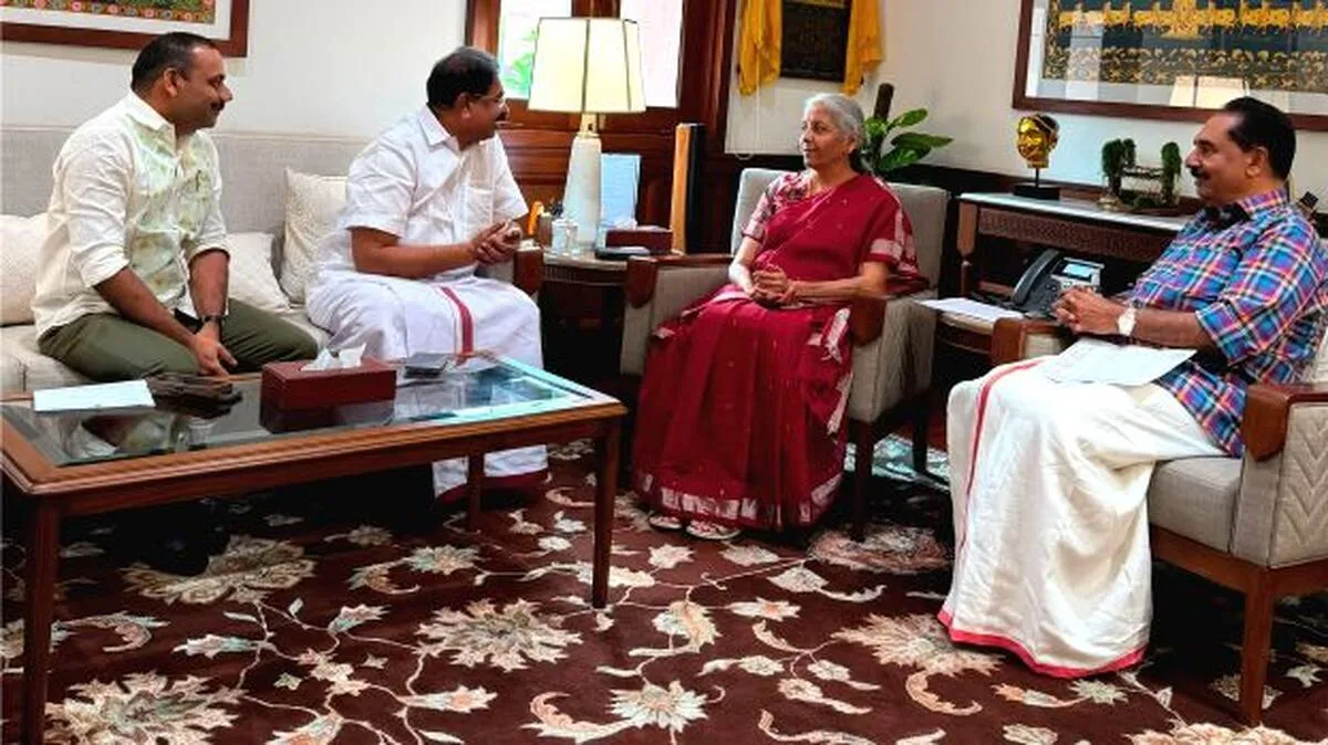 യുപിഐക്ക്  ചാർജ്  ഈടാക്കില്ലെന്ന്   വ്യാപാരികൾക്ക്  ഉറപ്പു  നൽകി  ധനമന്ത്രി