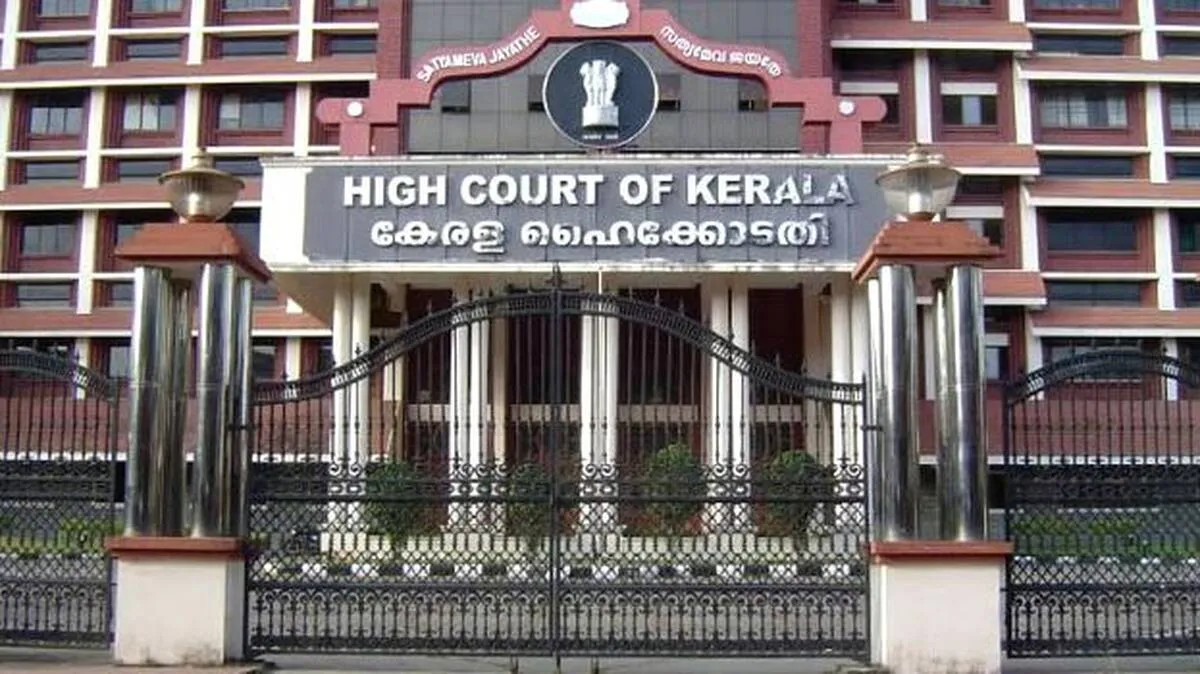 റാഗിംഗിൽ സർക്കാരിനോട് ഹൈക്കോടതി:
കരട് മാർഗനിർദ്ദേശം നടപ്പാക്കിക്കൂടേ?