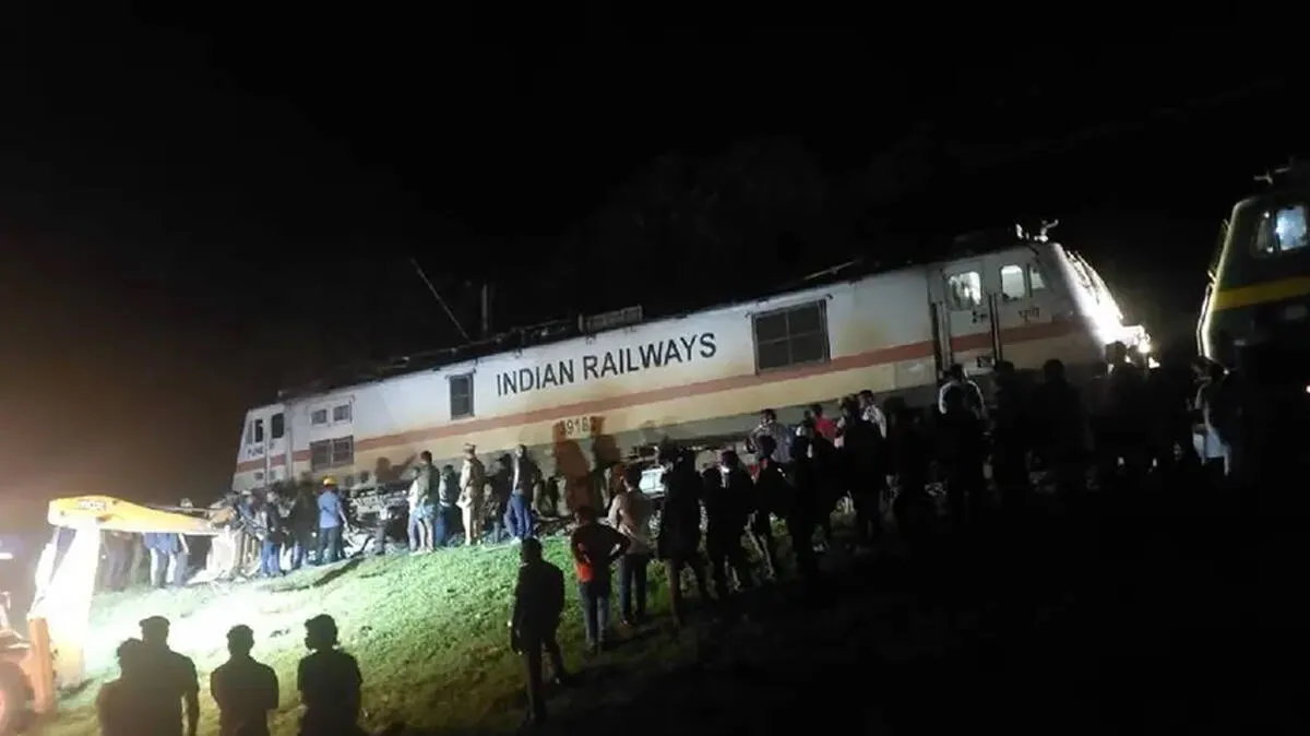 പാലക്കാട്ട് ട്രെയിനിടിച്ച് കാട്ടാനയും കുട്ടിയും ചരിഞ്ഞു; മണിക്കൂറുകളോളം ഗതാഗതം തടസപ്പെട്ടു