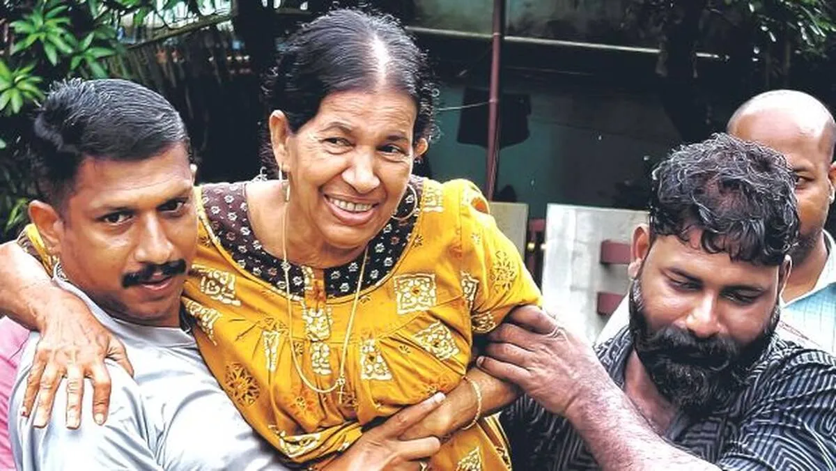 മഴക്കെടുതി :  വീടും ഭൂമിയും   പോയവർക്ക്  12 ലക്ഷം,​ 
 മരിച്ചവരുടെ കുടുംബത്തിന് 8 ലക്ഷം