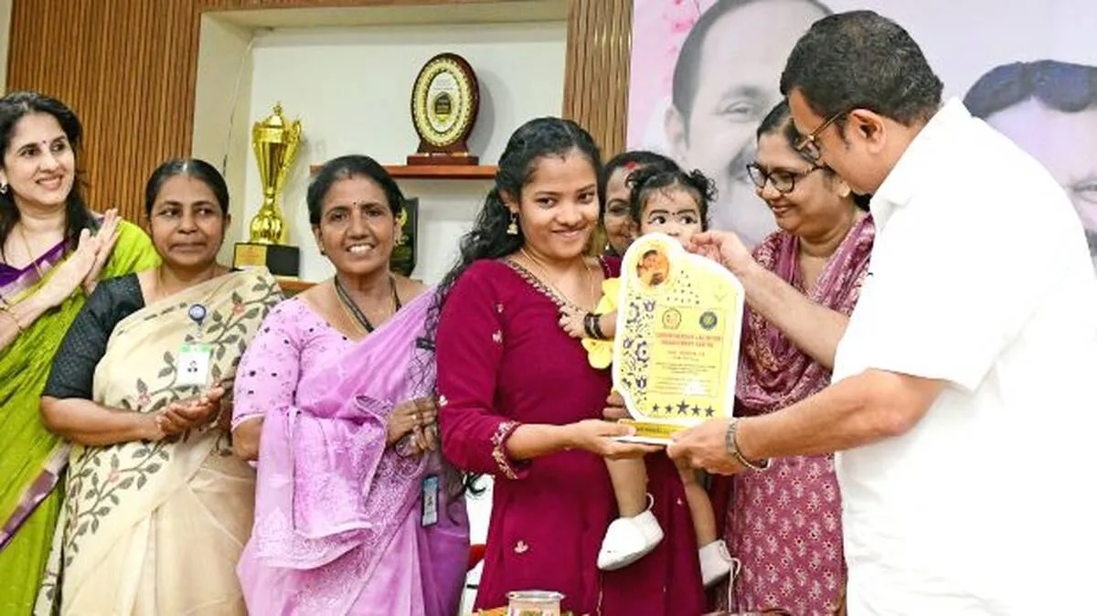 പകർച്ചവ്യാധി: 
ജാഗ്രതവേണമെന്ന്  
മന്ത്രി മുരളീധരൻ